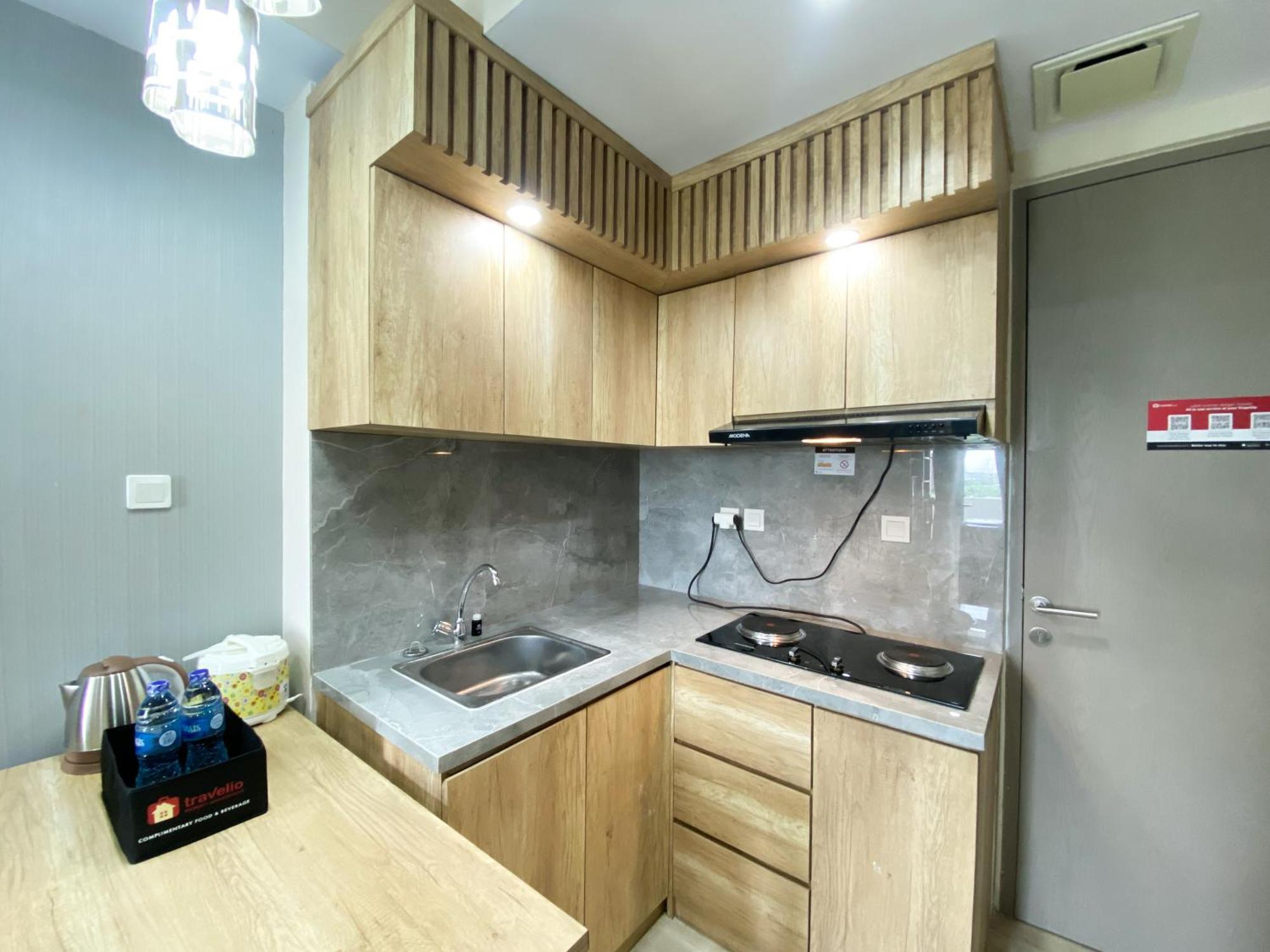 Simply Look And Comfort 1br Vasanta Innopark By Travelio Apartemen Bekasi